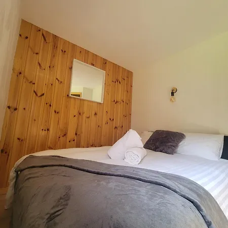 Isabella - By Care Concierge Apartment *